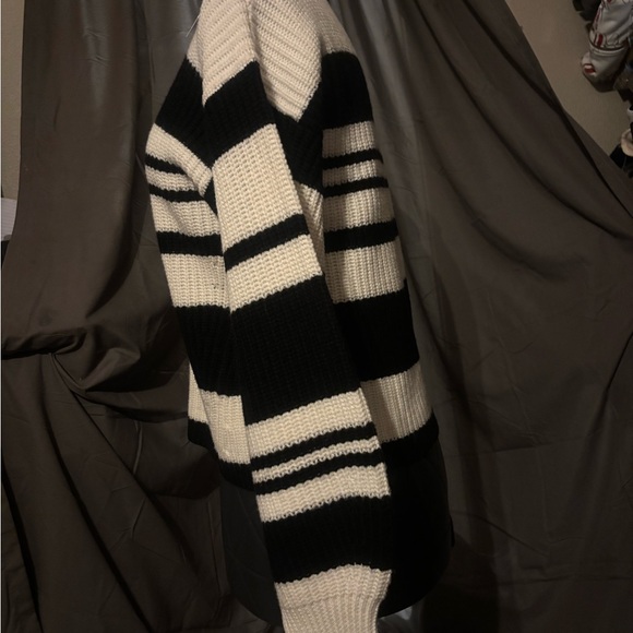 Equipment Femme • Soft • 100% Wool • Black and White (off white) Striped Sweater - Picture 3 of 16